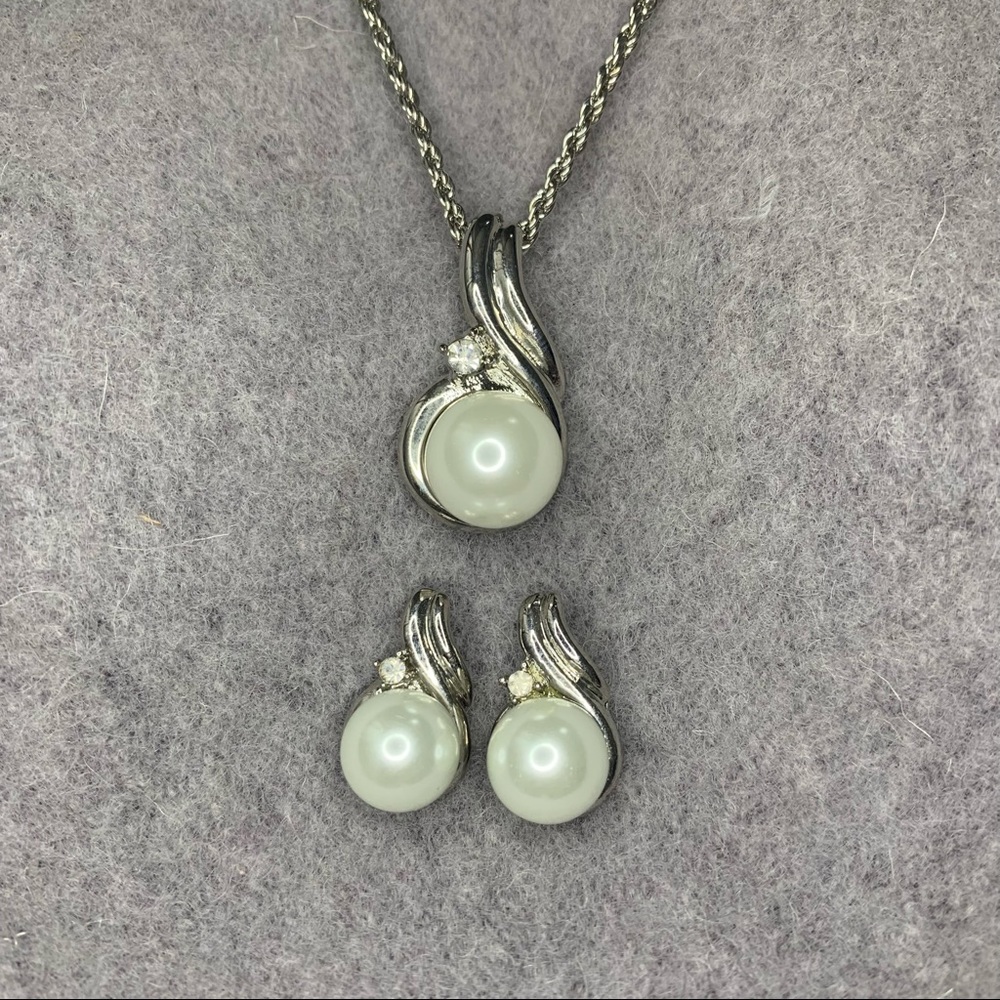 Pearl Necklace and Matching Earrings